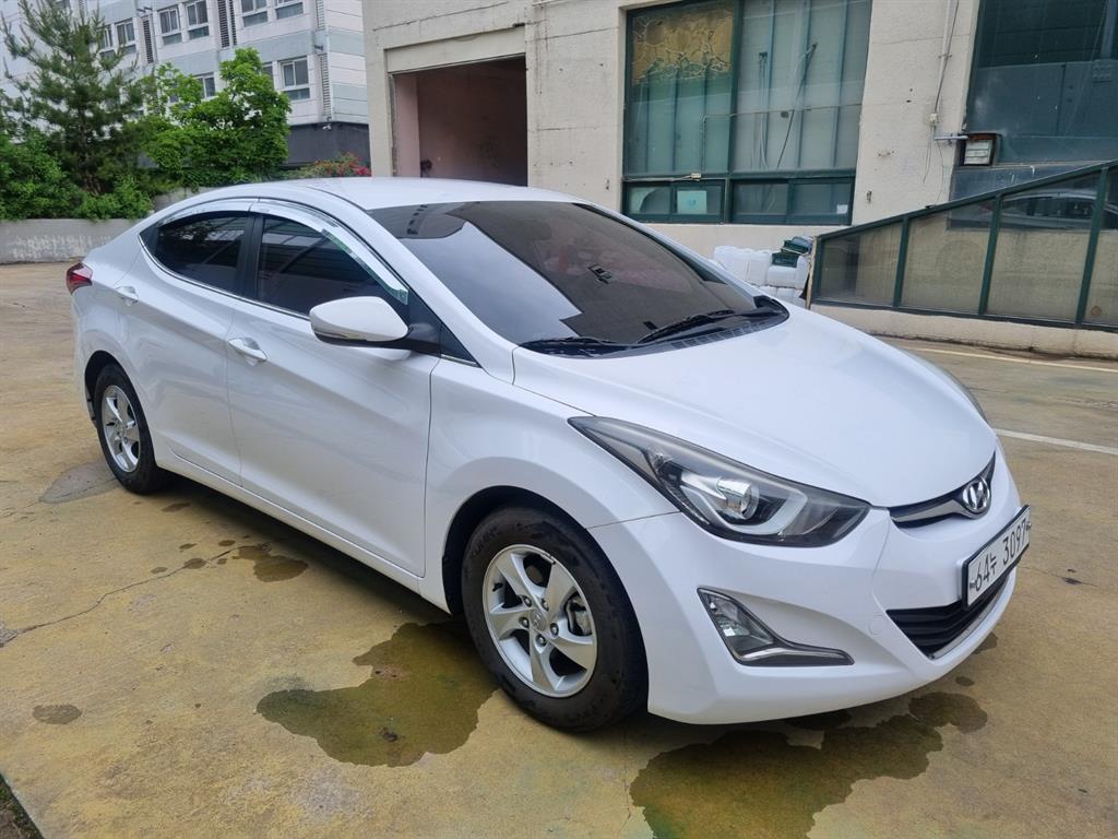 HYUNDAI Avante - Vista 2