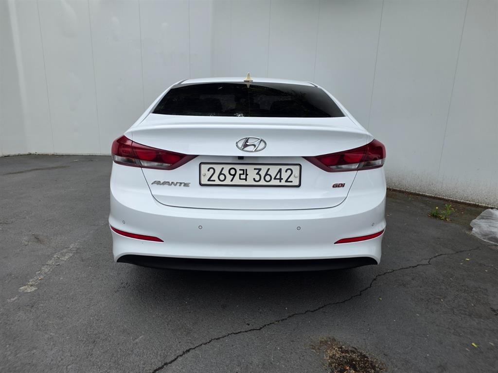 HYUNDAI Avante - Vista 3