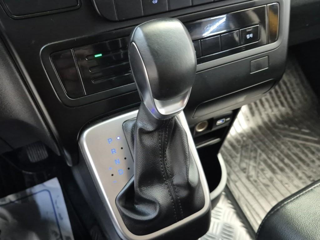 HYUNDAI Staria - Vista 8