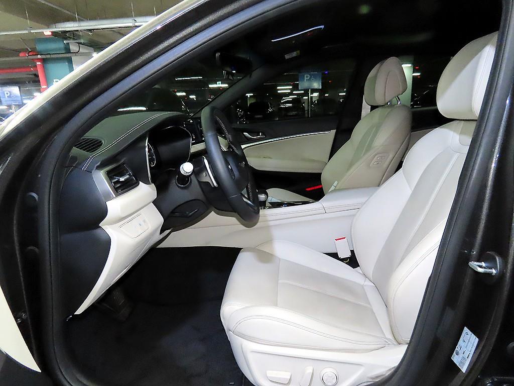 Genesis G70 - Vista 6