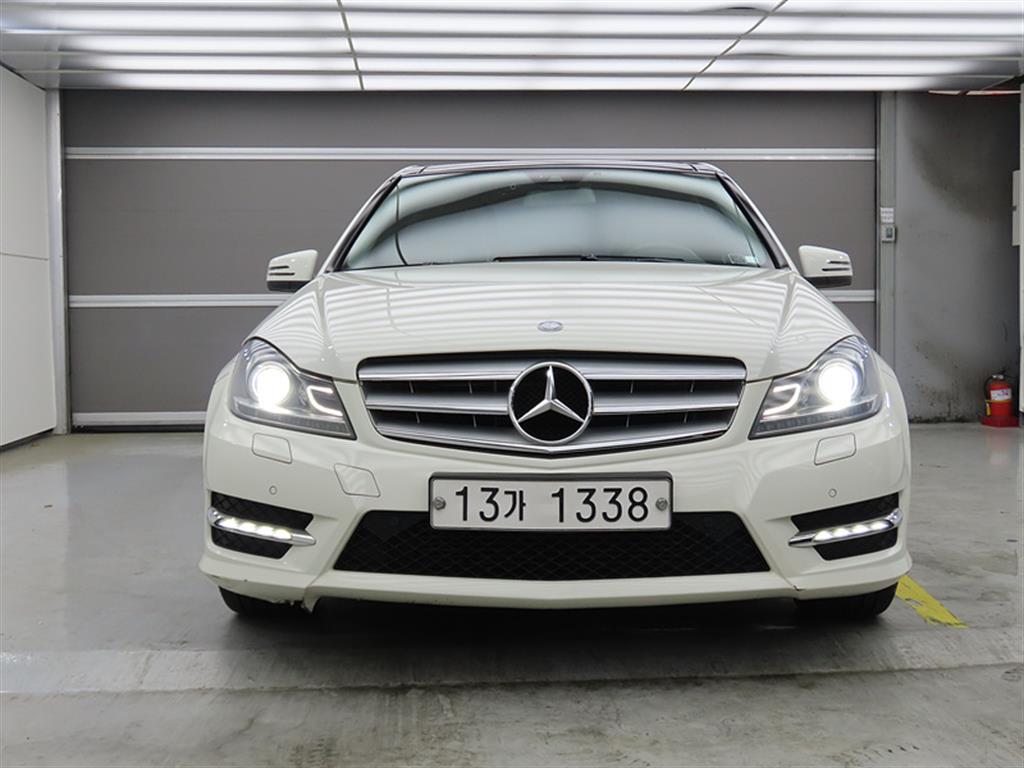 Mercedes Benz C Class - Vista 2