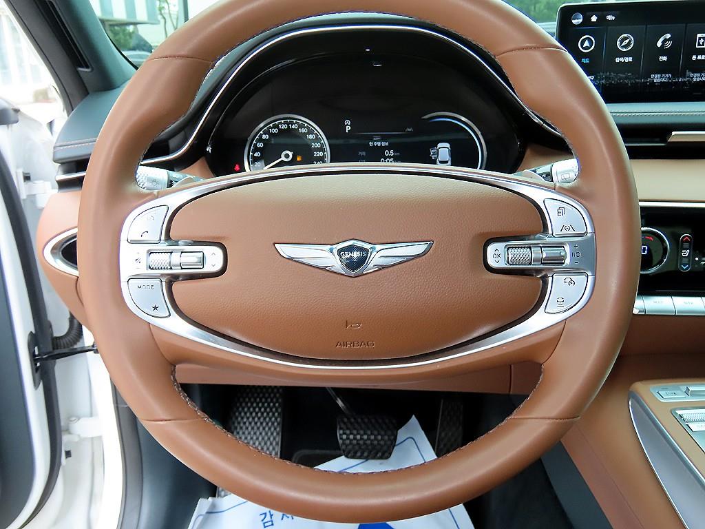 Genesis GV70 - Vista 8