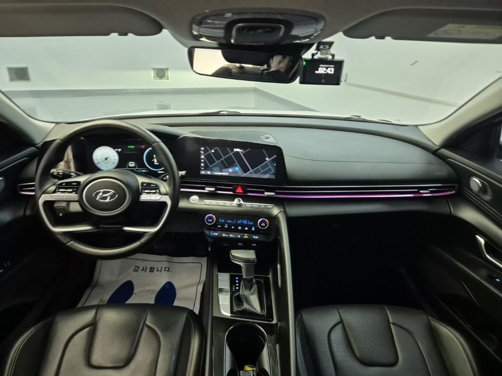 HYUNDAI Avante - Vista 7