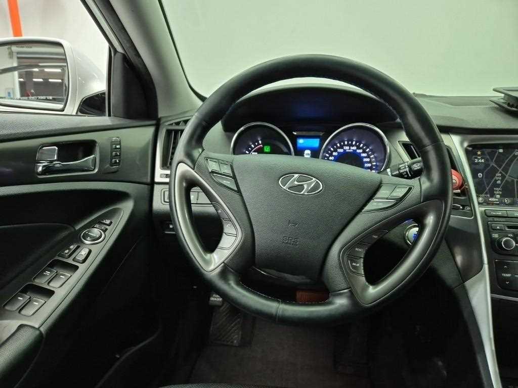HYUNDAI Sonata - Vista 9