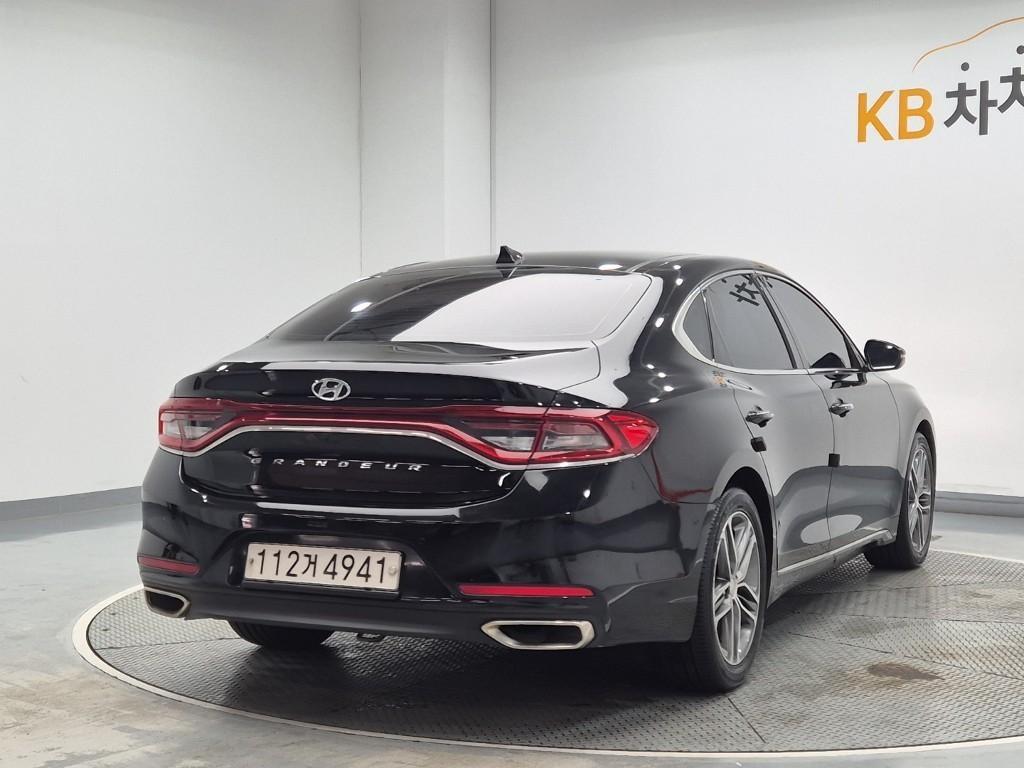 HYUNDAI Grandeur - Vista 3