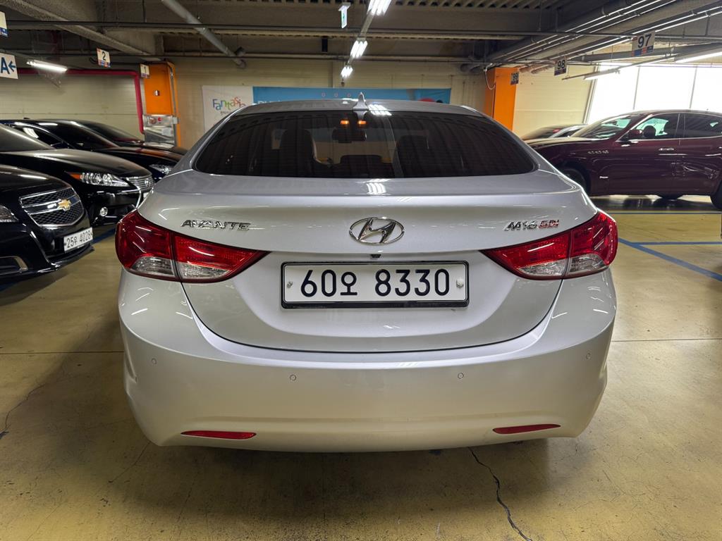 HYUNDAI Avante - Vista 5