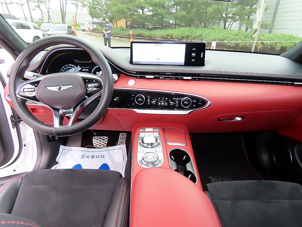 Genesis GV70 - Vista 7