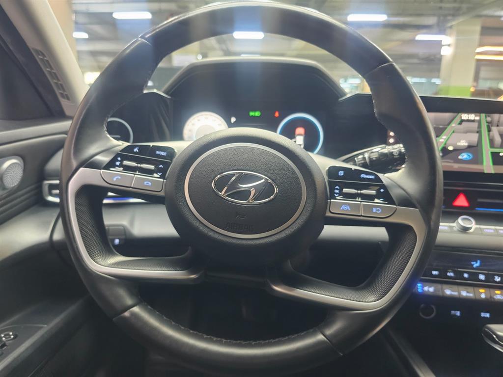HYUNDAI Avante - Vista 10