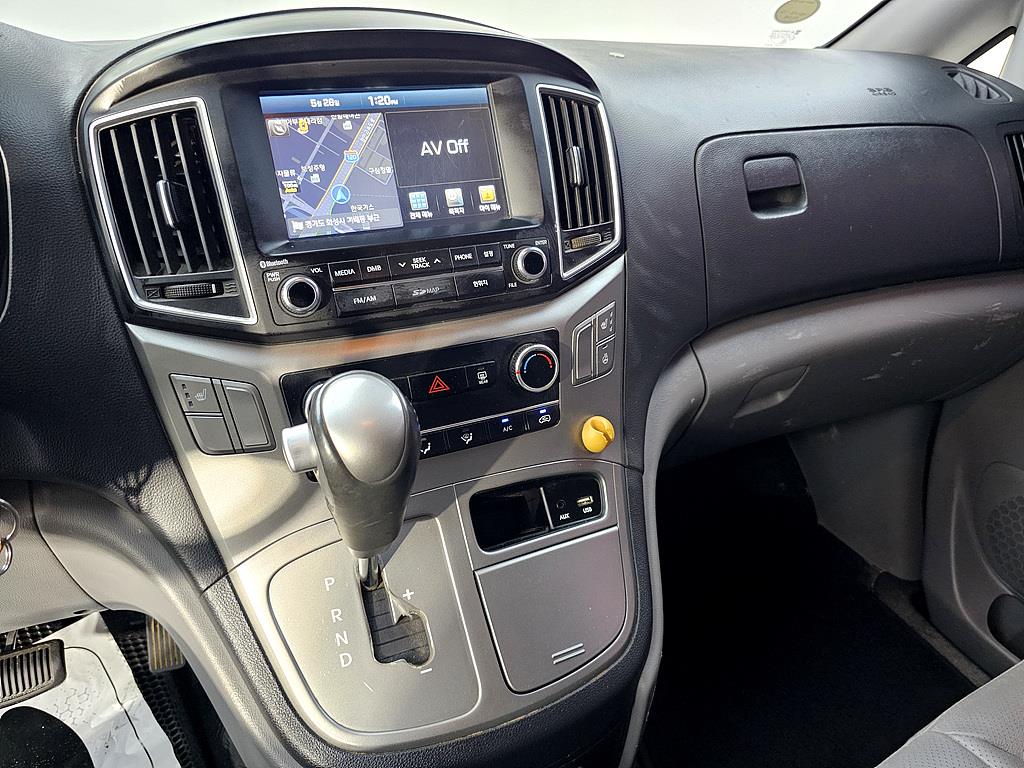 HYUNDAI Starex - Vista 9