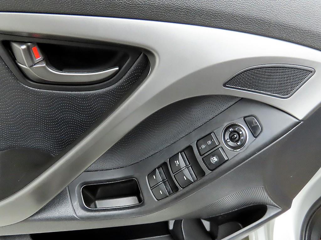 HYUNDAI Avante - Vista 11
