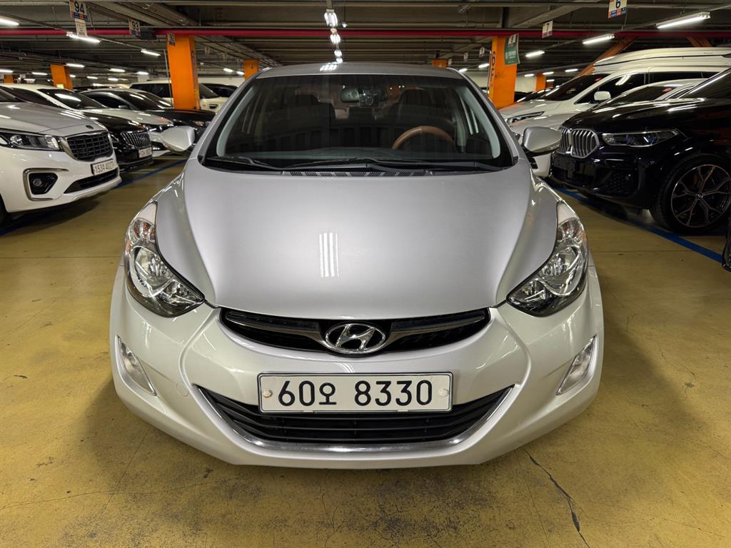 HYUNDAI Avante - Vista 2