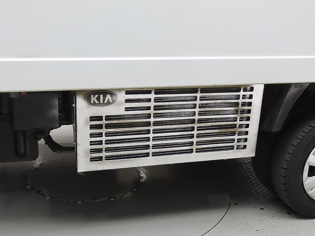 Small Truck Freezer Box(Low Deck) 2018 Blanco - Importación desde Corea - HF Imports Iquique - Foto 10