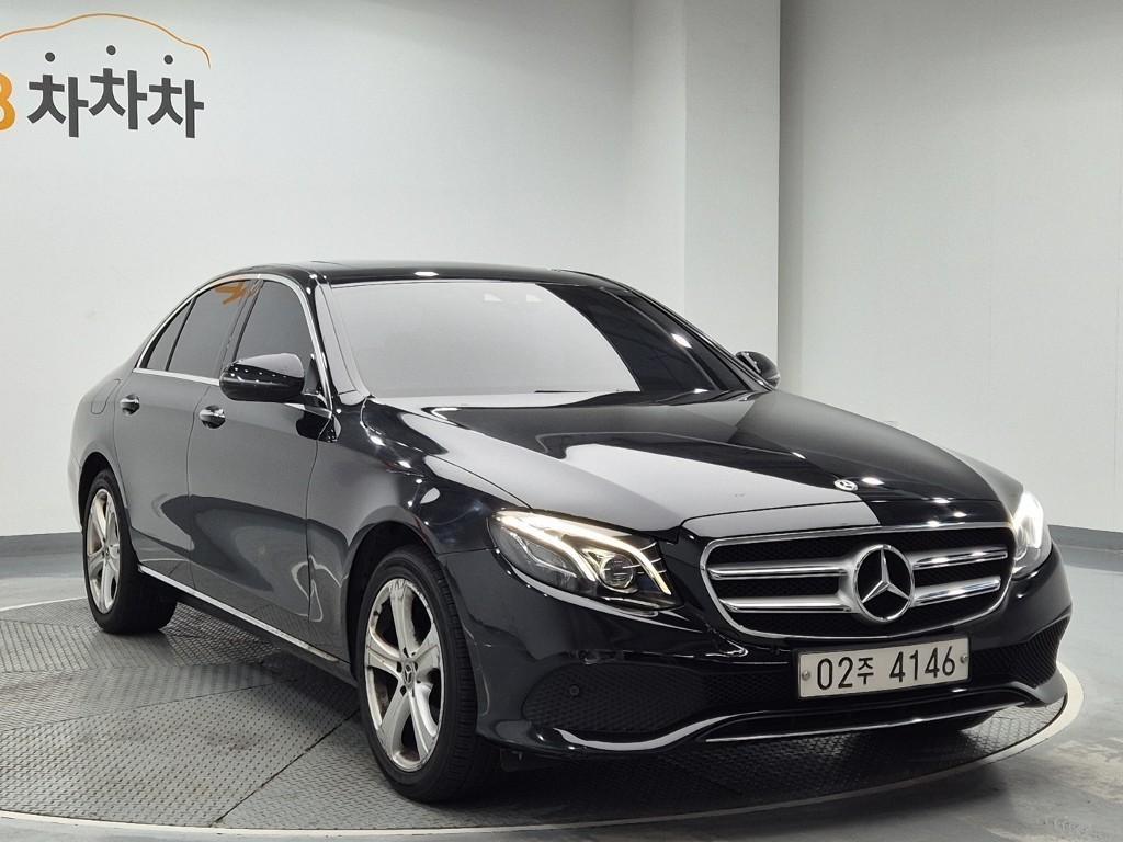 Mercedes Benz E class - Vista 4