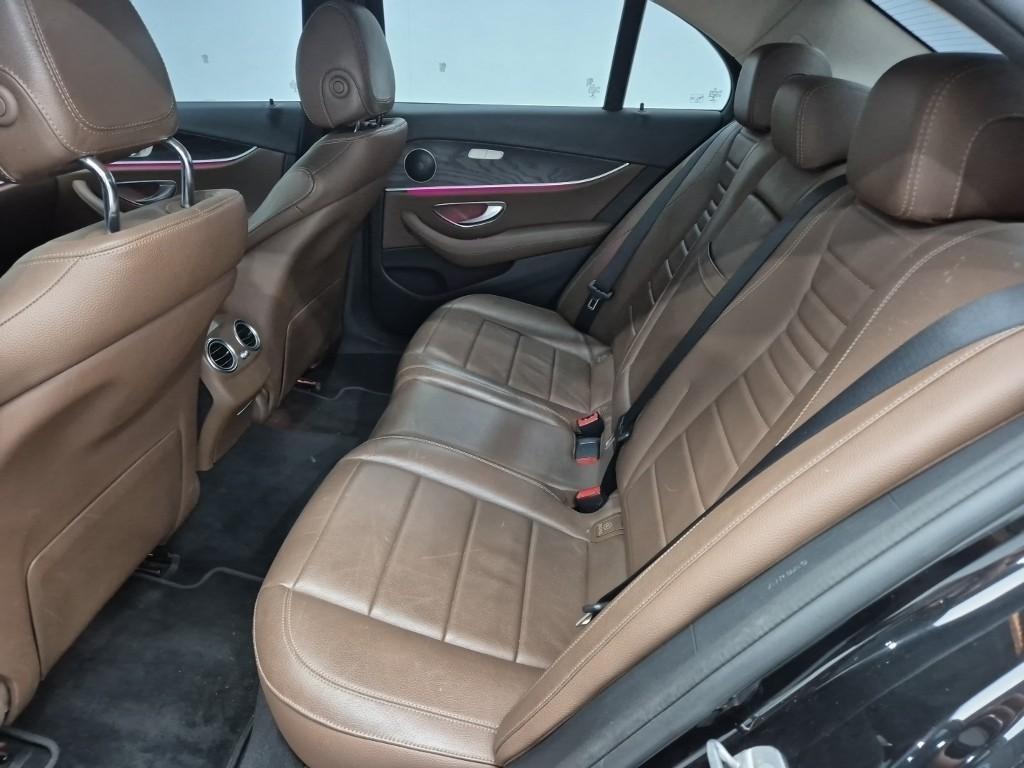 Mercedes Benz E class - Vista 11