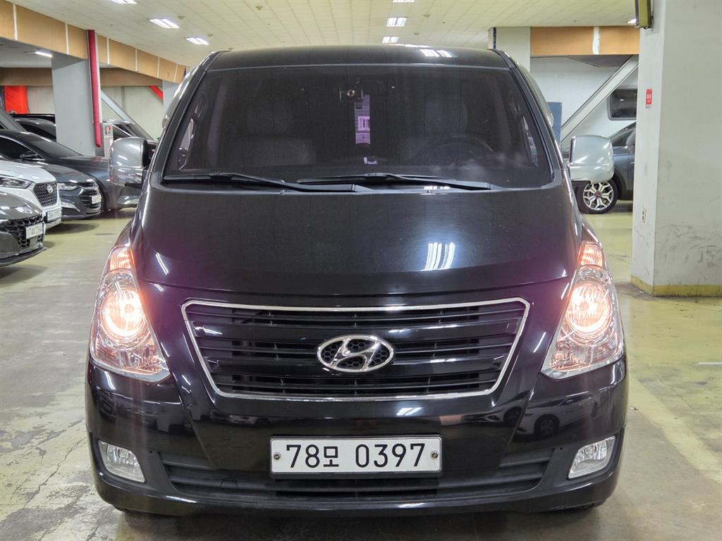 HYUNDAI Starex - Vista 2