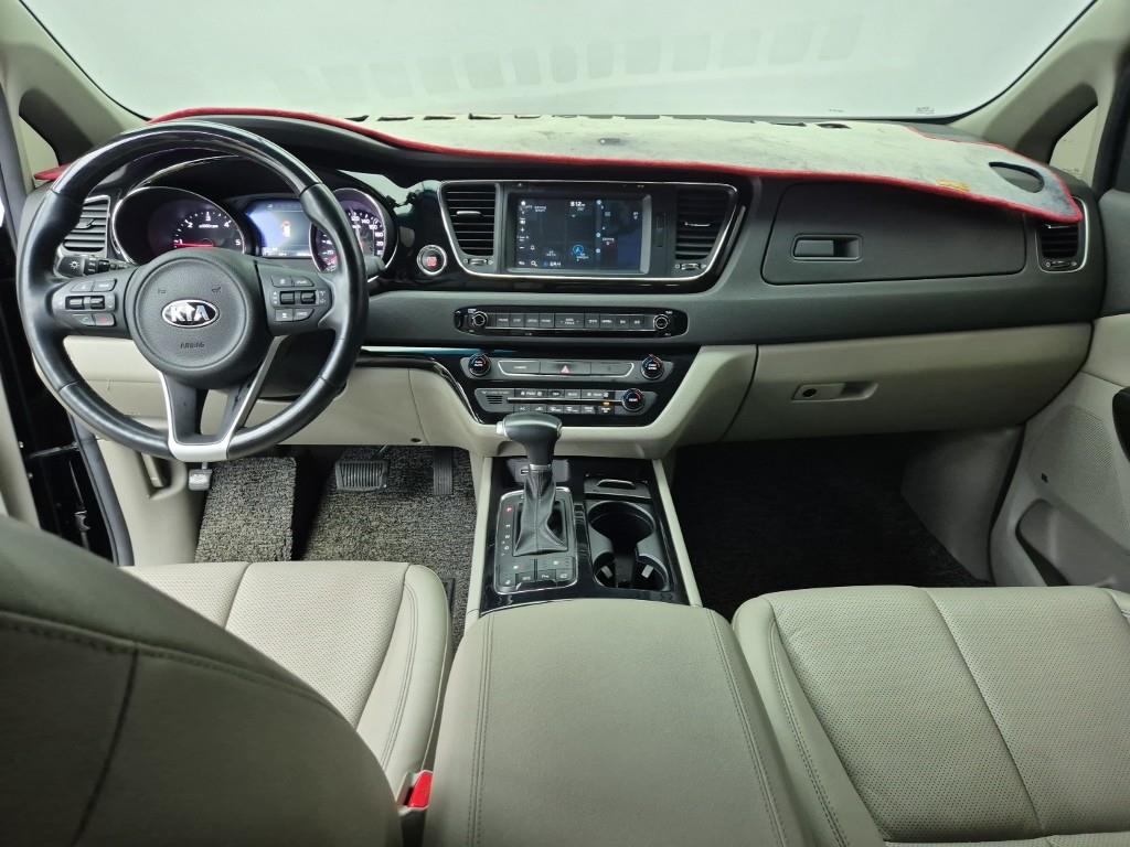 KIA Carnival - Vista 5