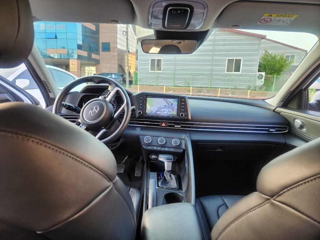 HYUNDAI Avante - Vista 9