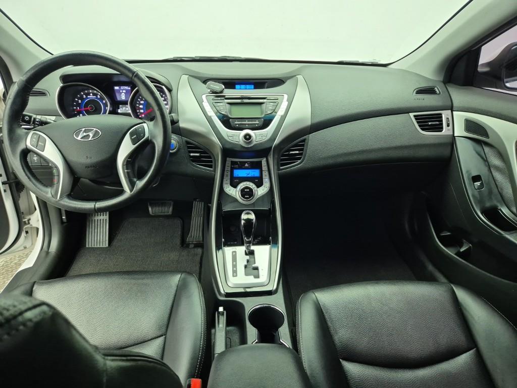 HYUNDAI Avante - Vista 5
