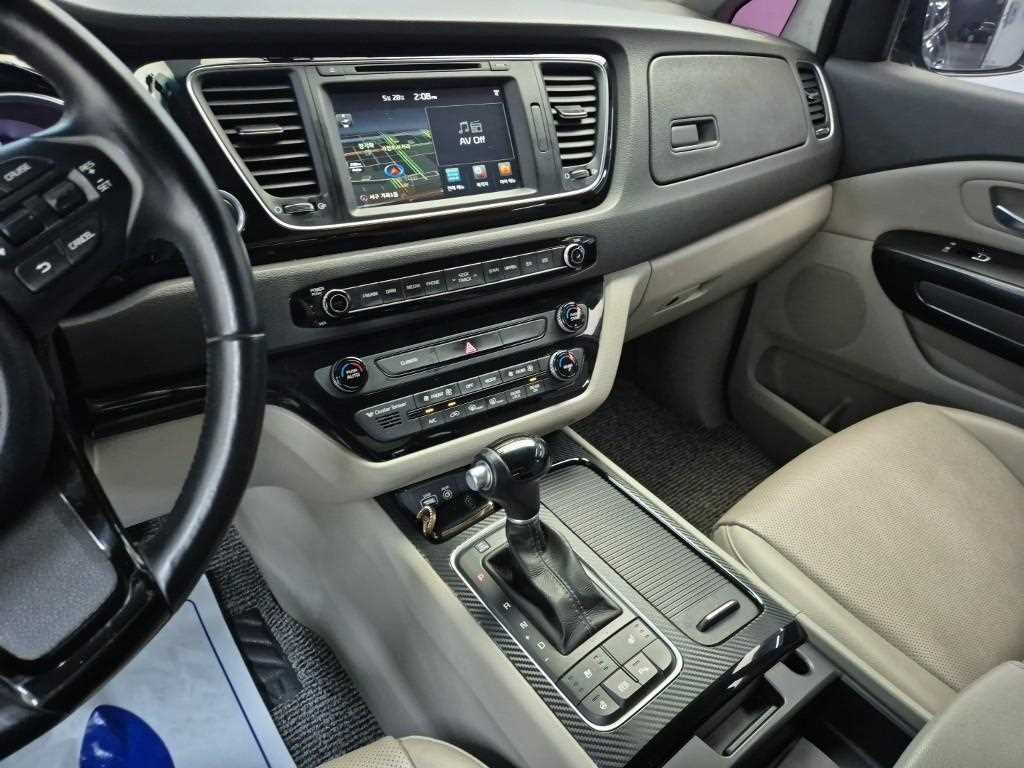 KIA Carnival - Vista 10