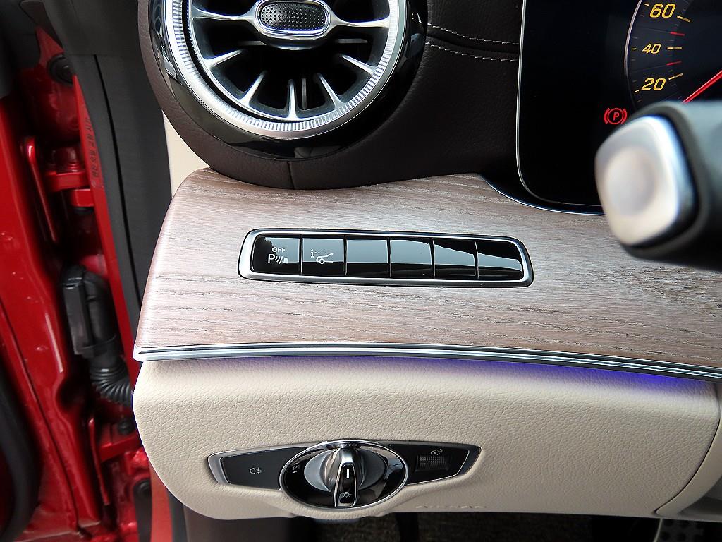 Mercedes Benz E class - Vista 12