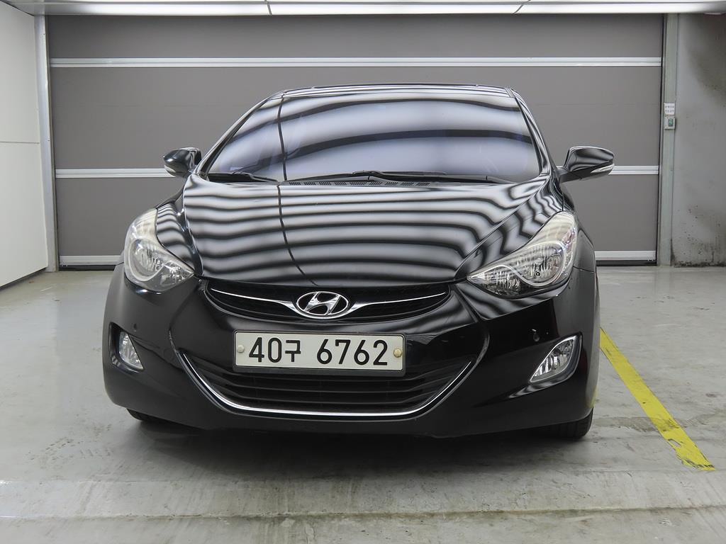 HYUNDAI Avante - Vista 2