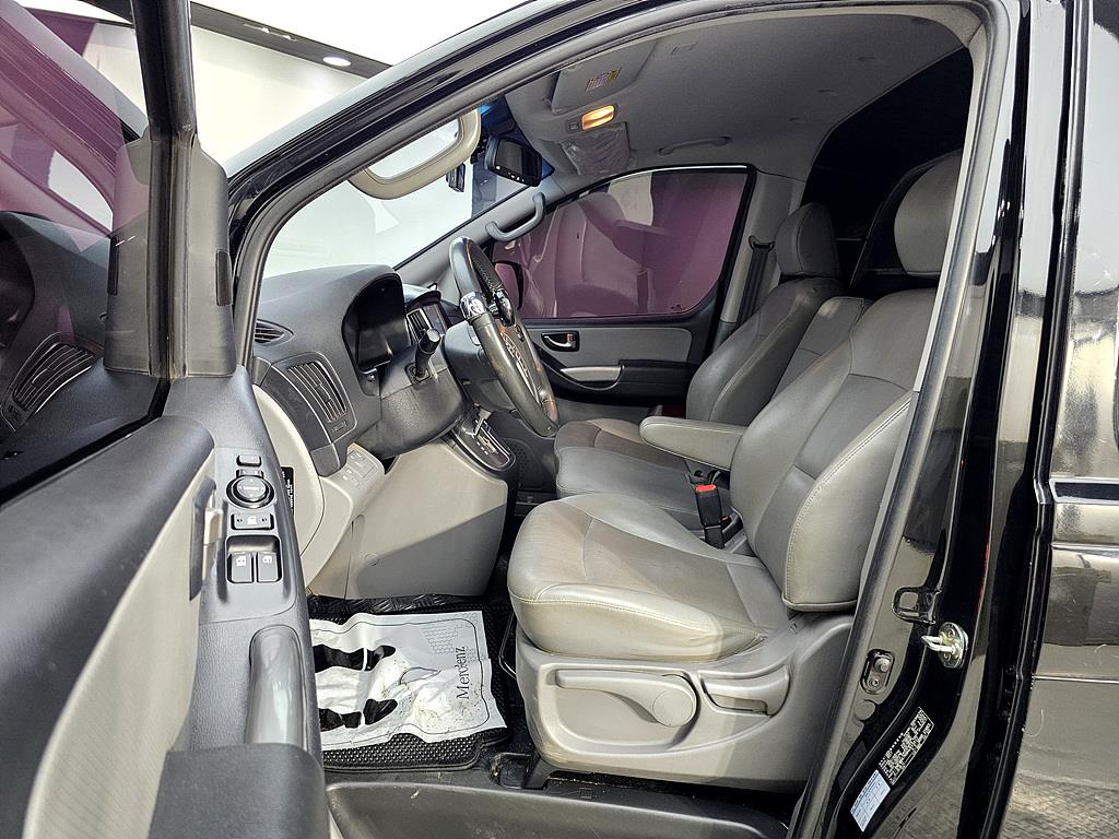 HYUNDAI Starex - Vista 8