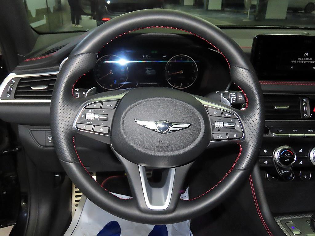 Genesis G70 - Vista 8