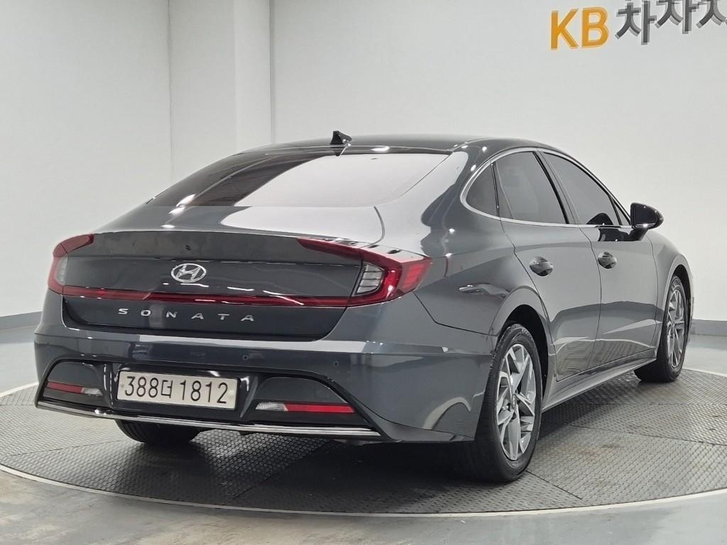 HYUNDAI Sonata - Vista 3