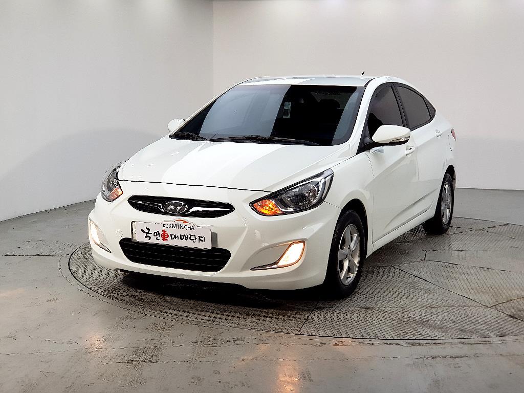 HYUNDAI Accent 2011 Blanco - Importación desde Corea - HF Imports Iquique - Foto 1