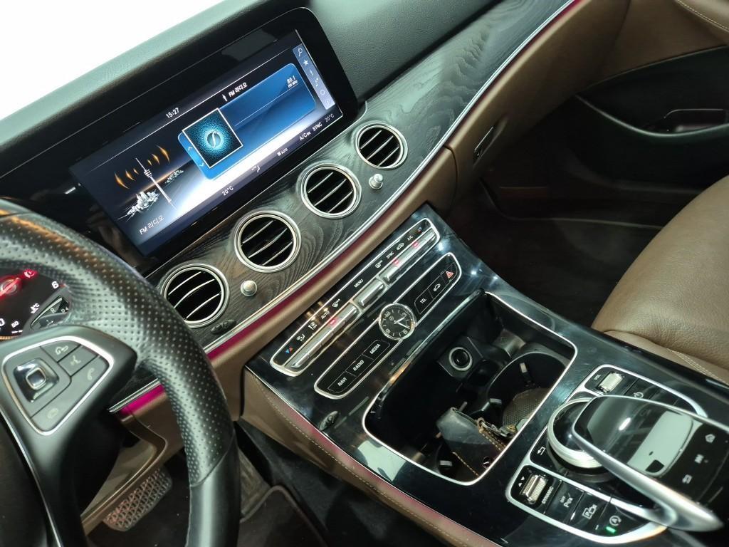 Mercedes Benz E class - Vista 9