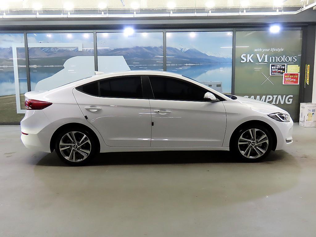 HYUNDAI Avante - Vista 3