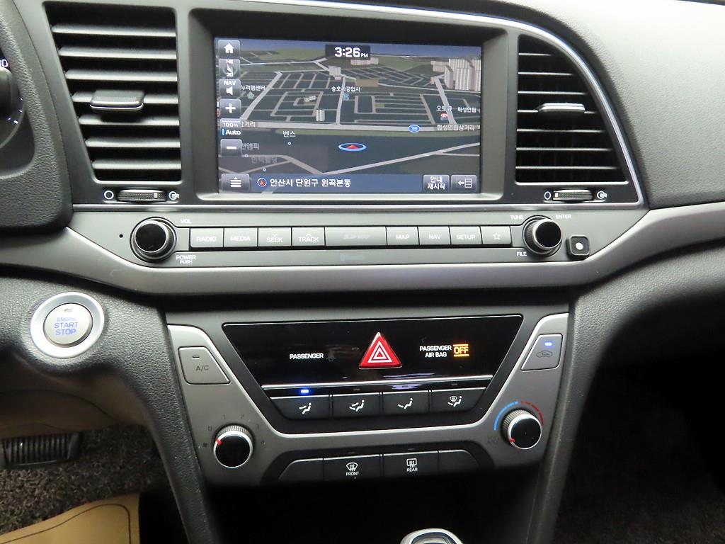 HYUNDAI Avante - Vista 9