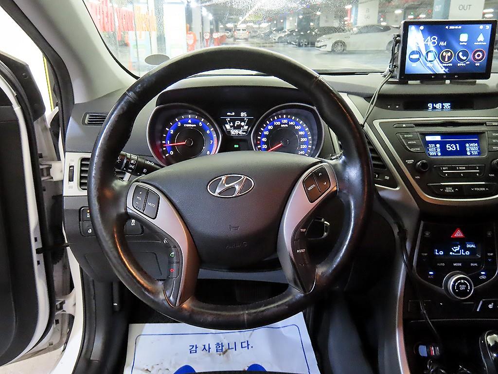 HYUNDAI Avante - Vista 8