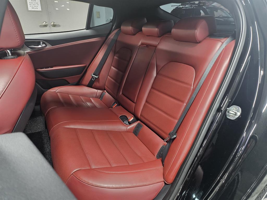 KIA Stinger - Vista 10