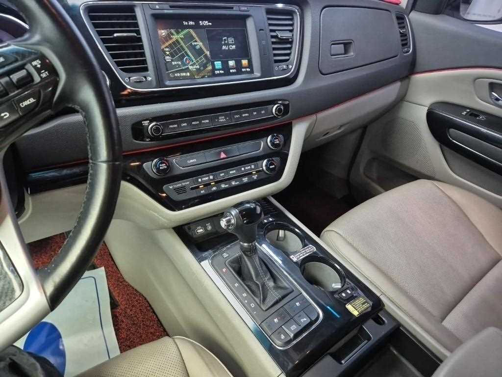 KIA Carnival - Vista 10