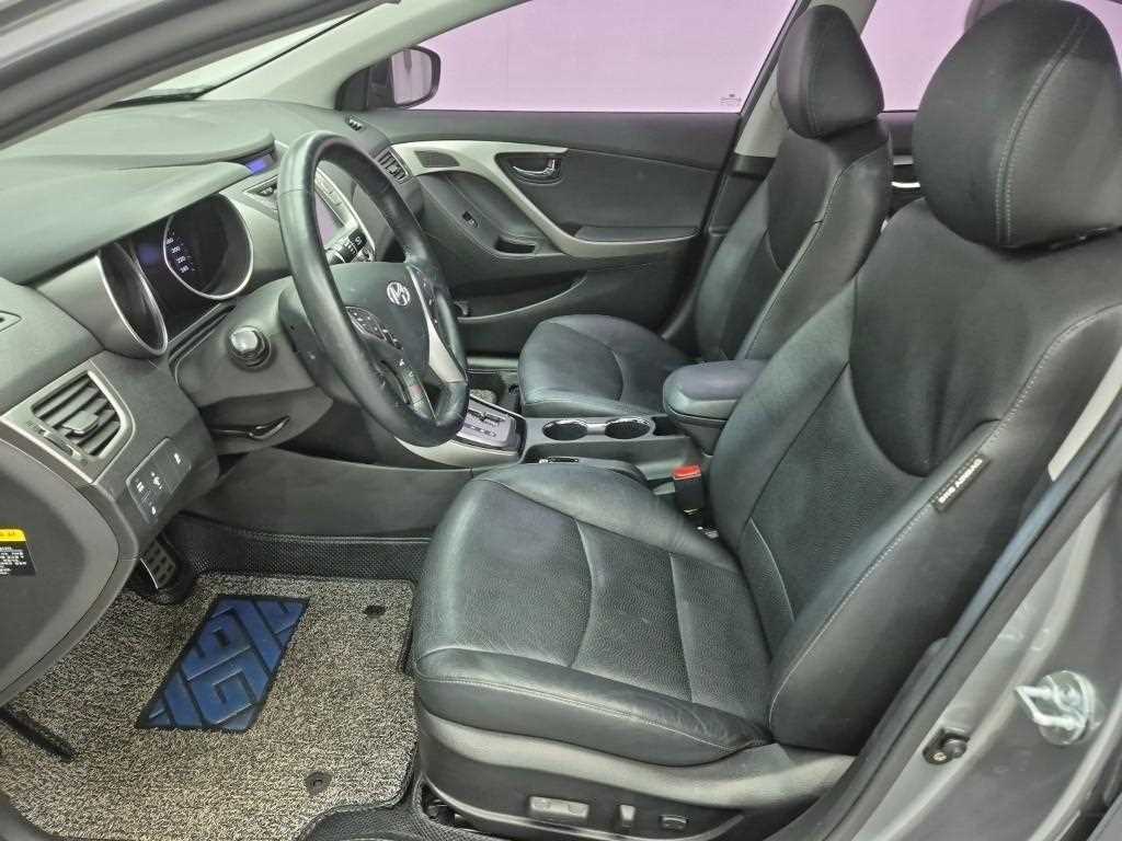 HYUNDAI Avante - Vista 11