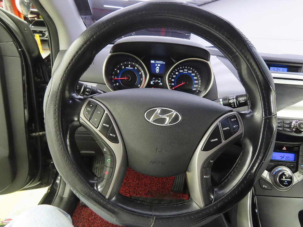 HYUNDAI Avante - Vista 8