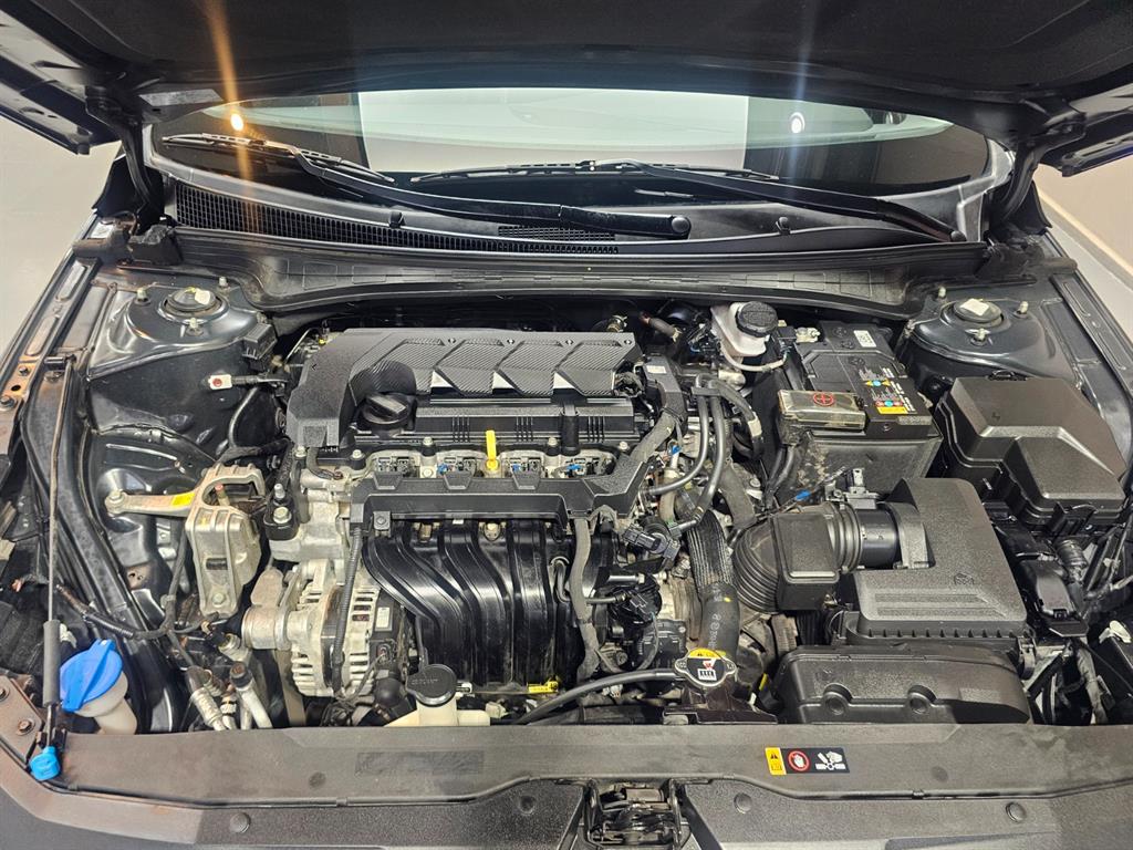 HYUNDAI Avante - Vista 11