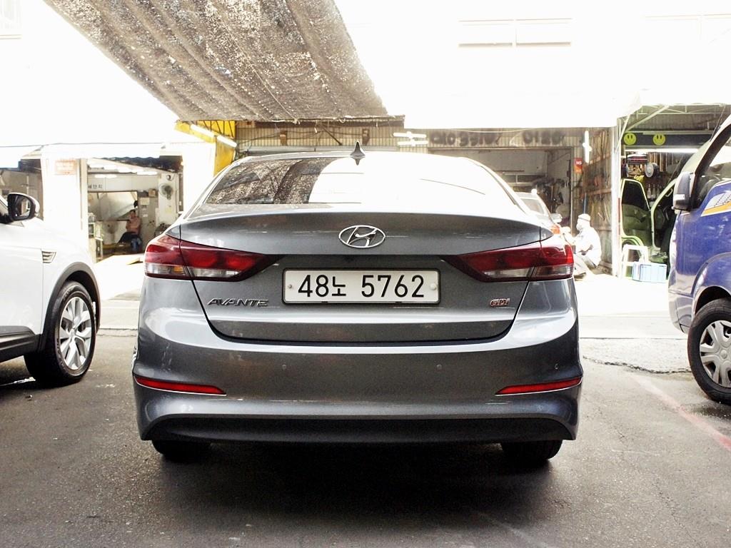 HYUNDAI Avante - Vista 5