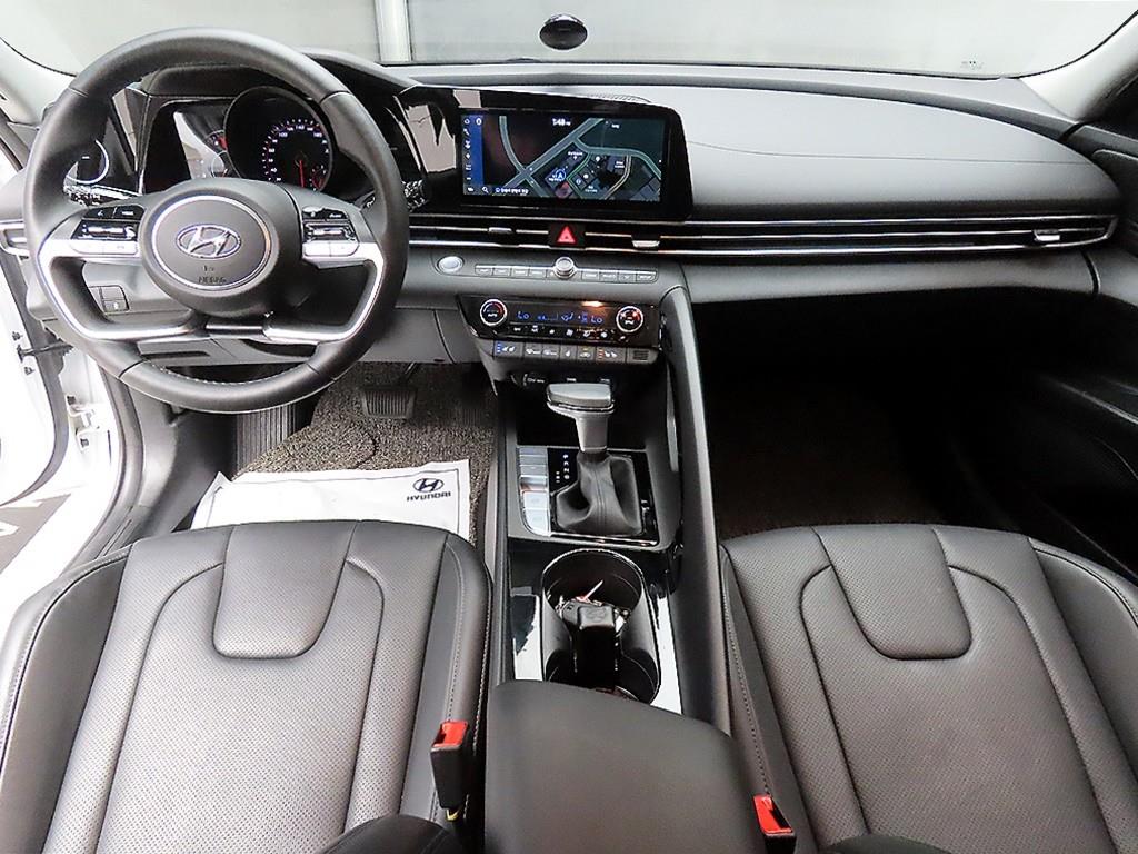HYUNDAI Avante - Vista 7