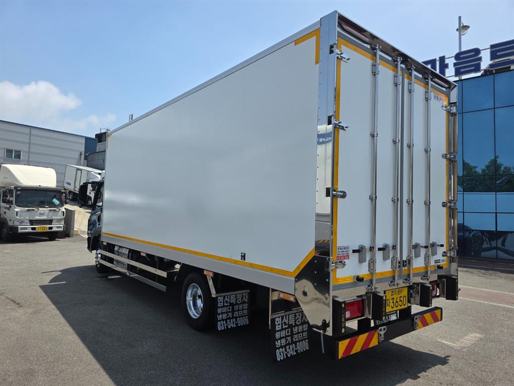 medium and large cargo truck - Vista 6