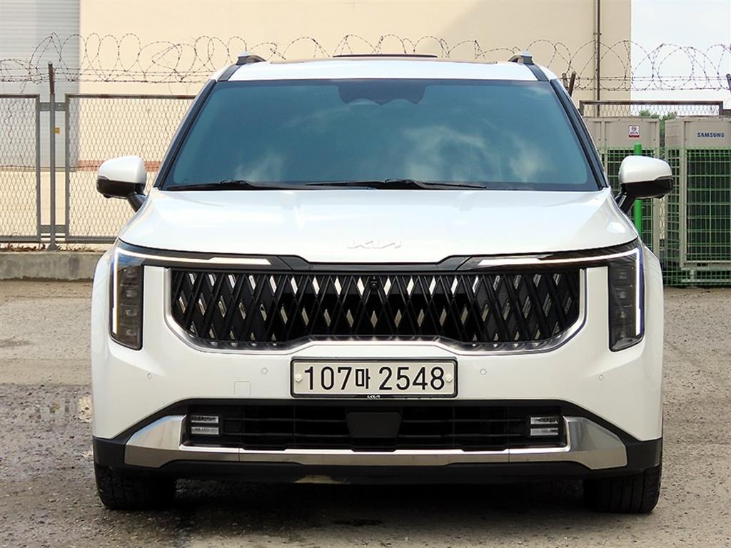 KIA Carnival 2024 Blanco - Importación desde Corea - HF Imports Iquique - Foto 1