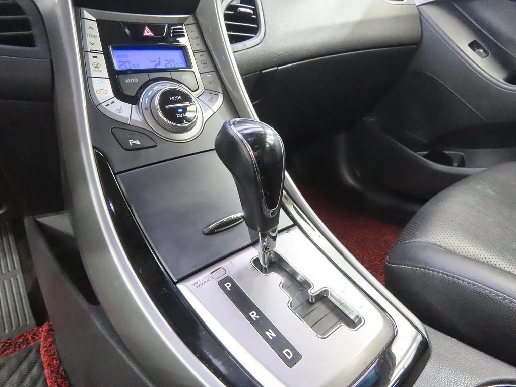 HYUNDAI Avante - Vista 11