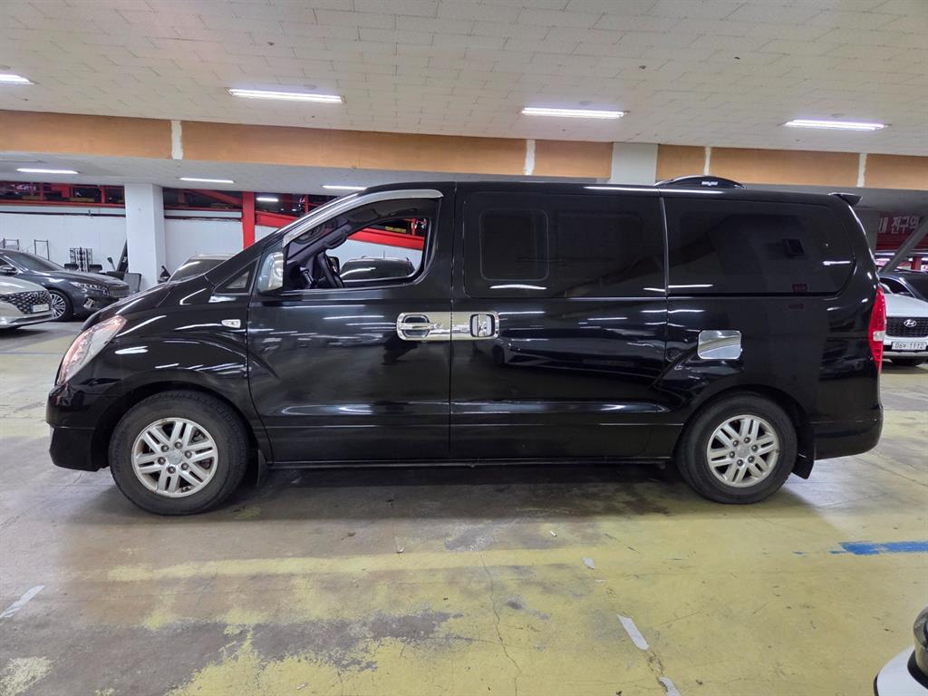 HYUNDAI Starex - Vista 3