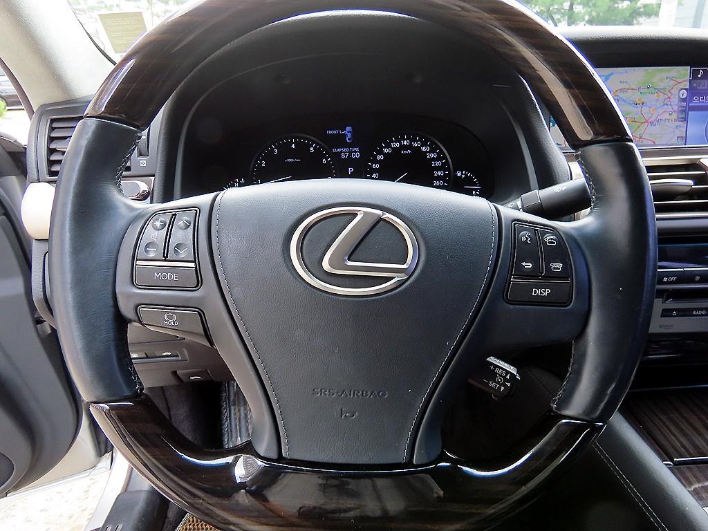 Lexus LS - Vista 8