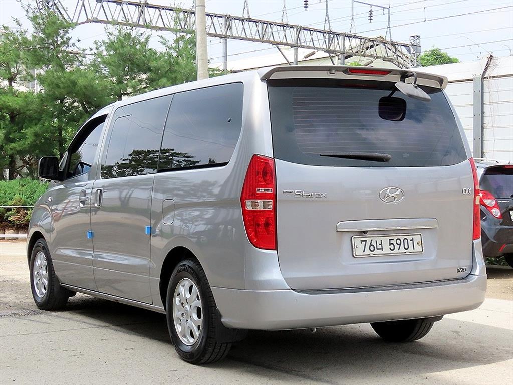 HYUNDAI Starex - Vista 3