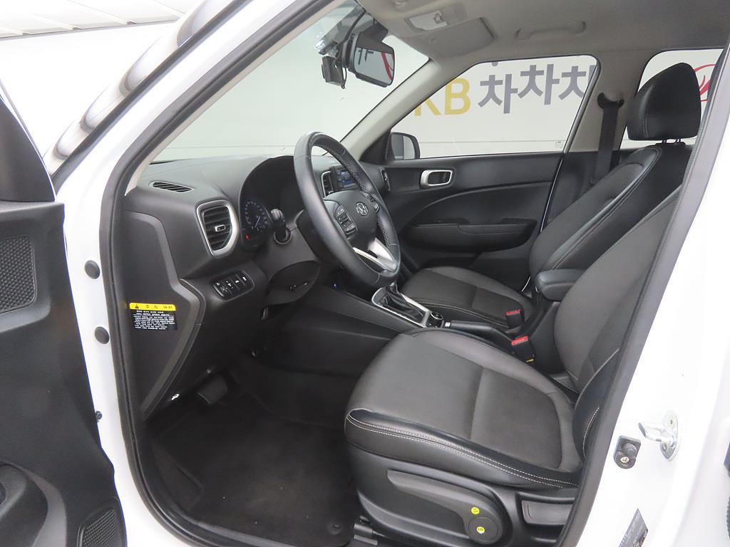 HYUNDAI Venue - Vista 5