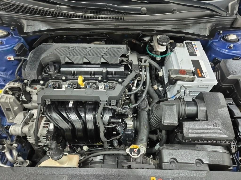 HYUNDAI Avante - Vista 5