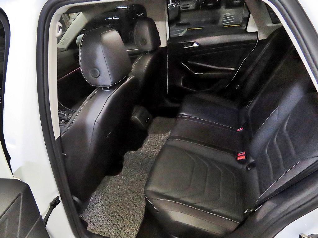 Volkswagen Jetta - Vista 7