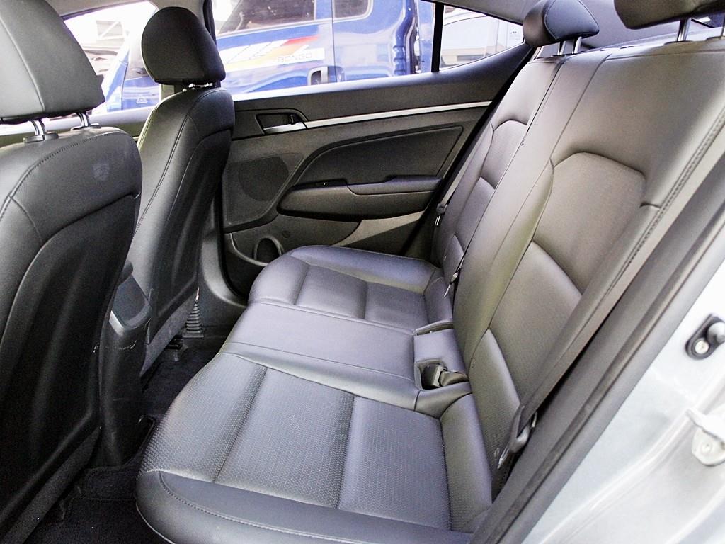 HYUNDAI Avante - Vista 11